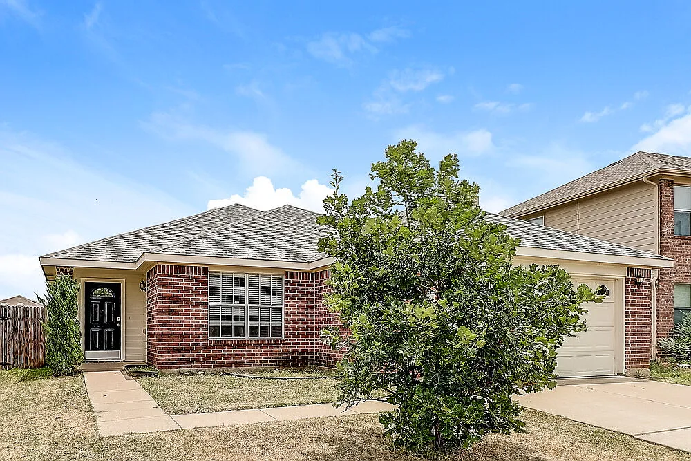 3 bed, 2.0 bath, 1654 sqft, $2,110 — Photo 3