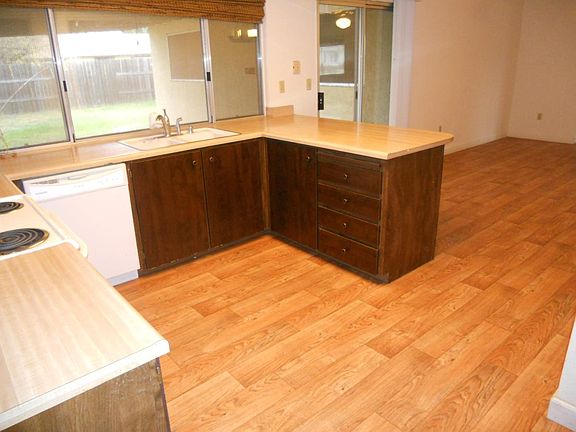 4th image of 8353 Summer Creek Ct