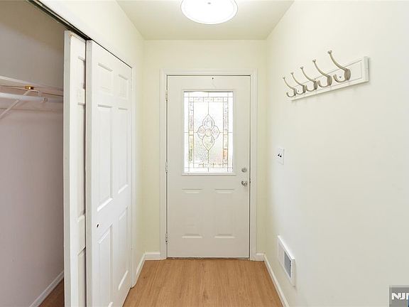 2nd image of 263 Sutton Ave