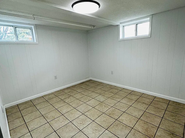 114 Logan Ave — Photo 20
