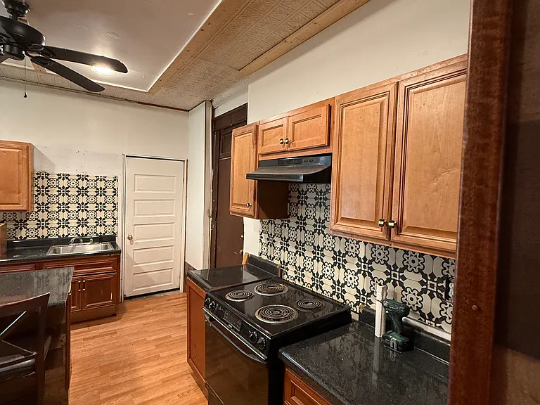 5605 Wabada Ave — Photo 2