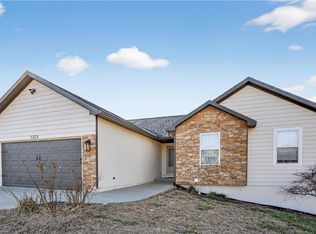 4404 Muncie Ct, Leavenworth, KS 66048