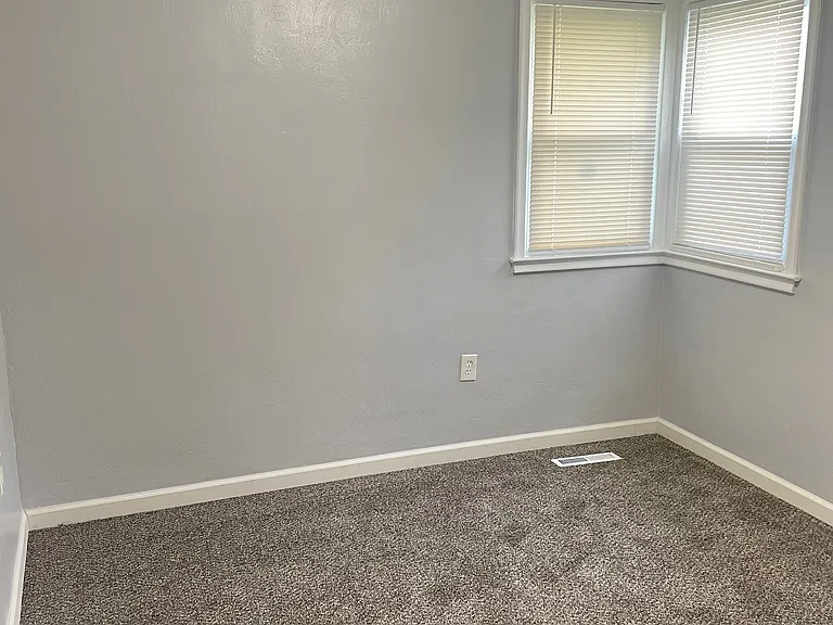 5025 N Center Rd — Photo 5