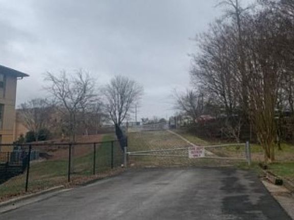 Exterior Neighborhood (street photo)