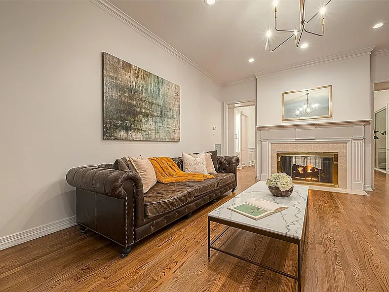 983 S Post Oak Ln — Photo 6