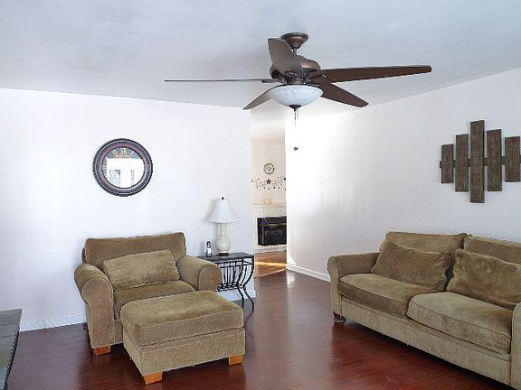3rd image of 802 W Woodlawn Ave