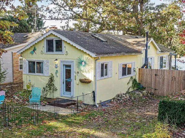 9061 Clinton St, Holly, MI 48442