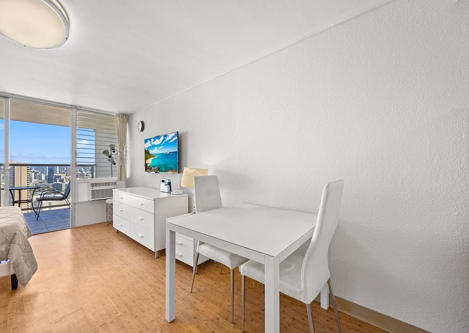1st image of 445 Seaside Ave Floor 43