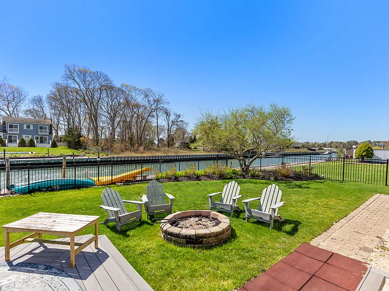 8 Mill Pond Rd — Photo 12
