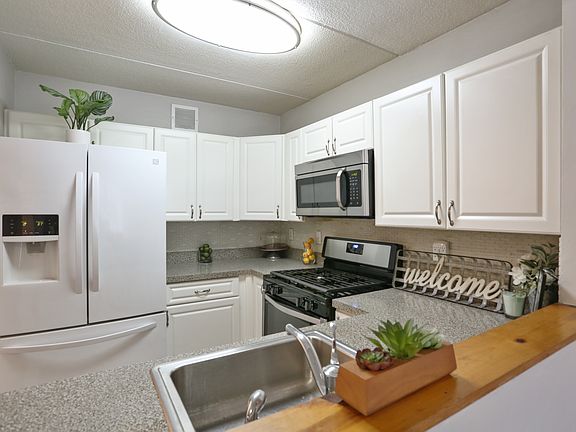 4th image of 228 Sunset Blvd #12228
