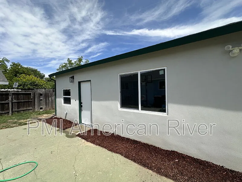 2 bed, 1.0 bath, 600 sqft, $1,545 — Photo 3