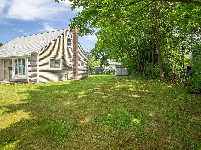 1 Charles Rd — Photo 4