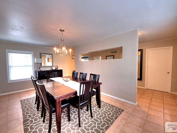 3rd image of 1809 Laurel Dr