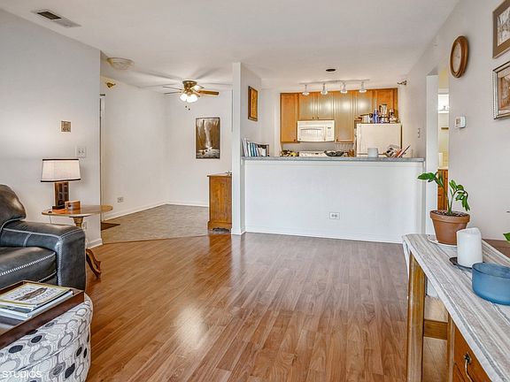 3rd image of 213 Glengarry Dr APT 110