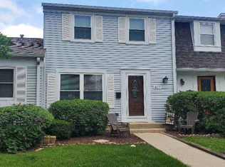 817 Mansfield Ct, Schaumburg, IL