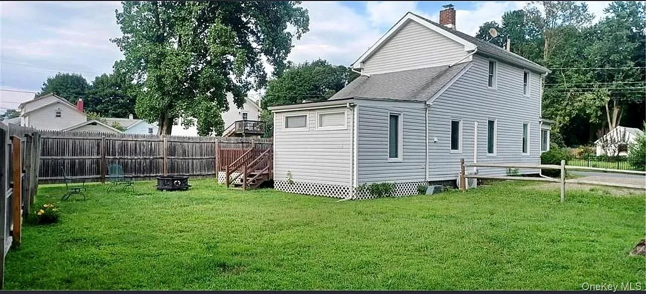 3 bed, 1.5 bath, 1524 sqft, $3,200 — Photo 3
