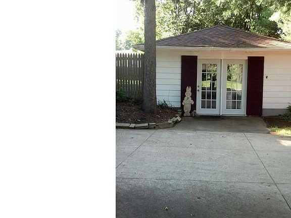 3rd image of 5684 Sherwood Forest Dr