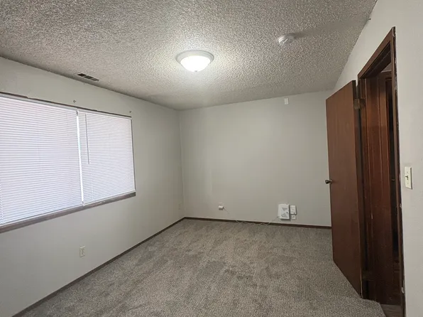 2113 College St, Cedar Falls, IA