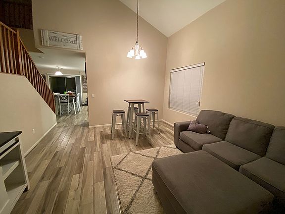 Entry living space