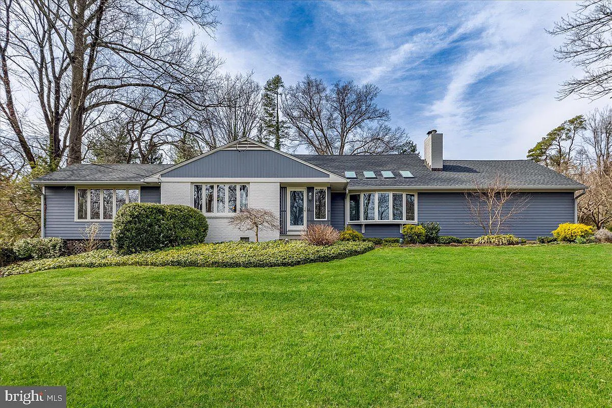 72 Adams Dr photo 1