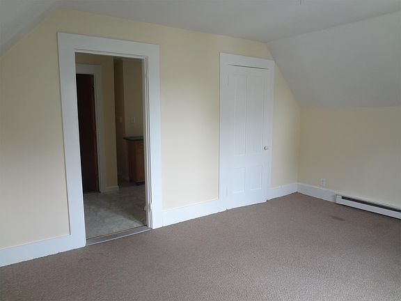 Bedroom/living room with closet