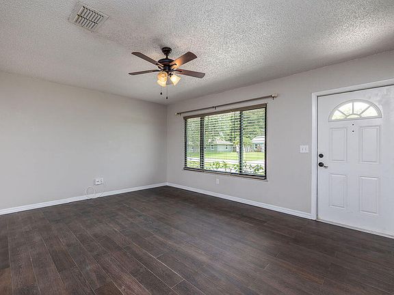 3rd image of 2512 SE Calusa Avenue