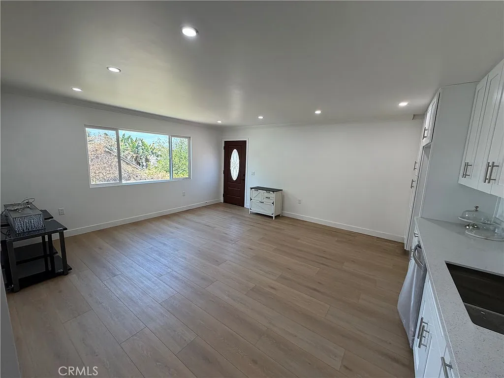 1 bed, 550 sqft, $2,100 — Photo 3