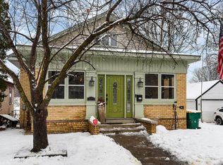 515 1st St W, Chaska, MN 55318