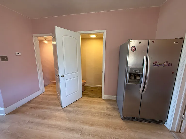 212 E Sheldon St — Photo 11