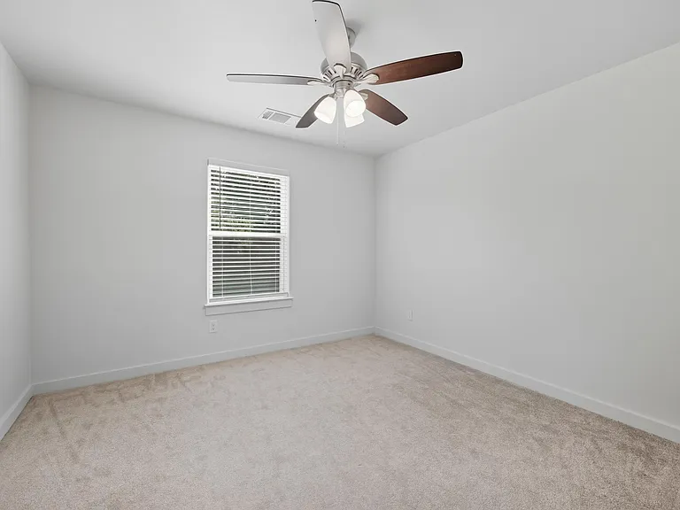 422 N Elliott St — Photo 4