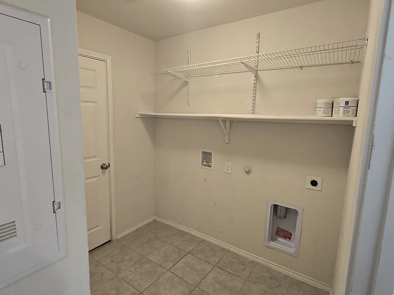 1121 Waggoner Dr — Photo 12