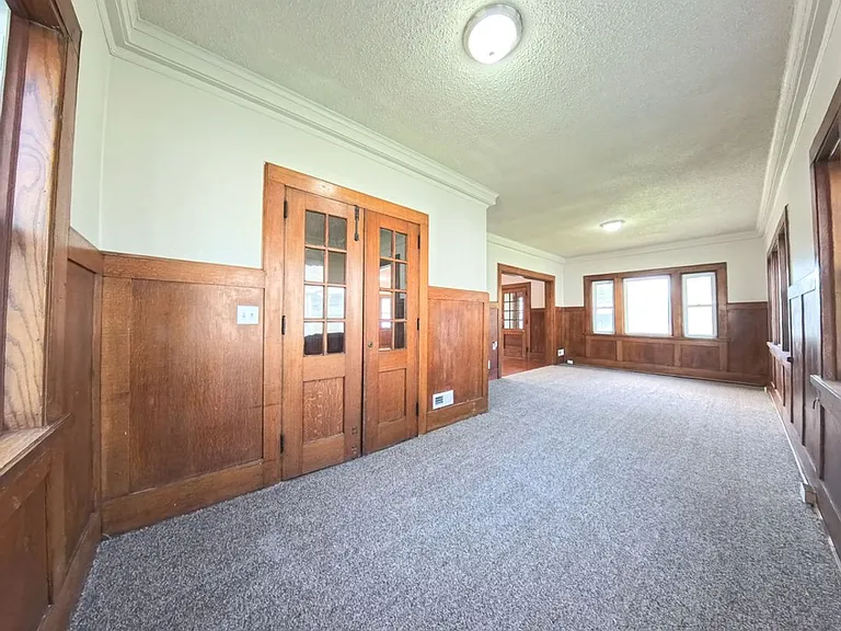 3303 University Ave — Photo 6