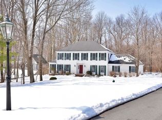 10 Chaucer Dr, Hackettstown, NJ 07840