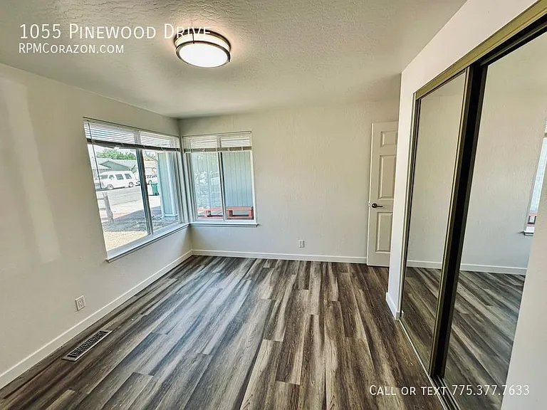 1055 Pinewood Dr — Photo 12