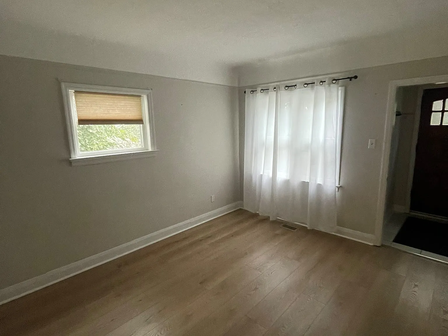 2 bed, 1000 sqft, $2,200 — Photo 2
