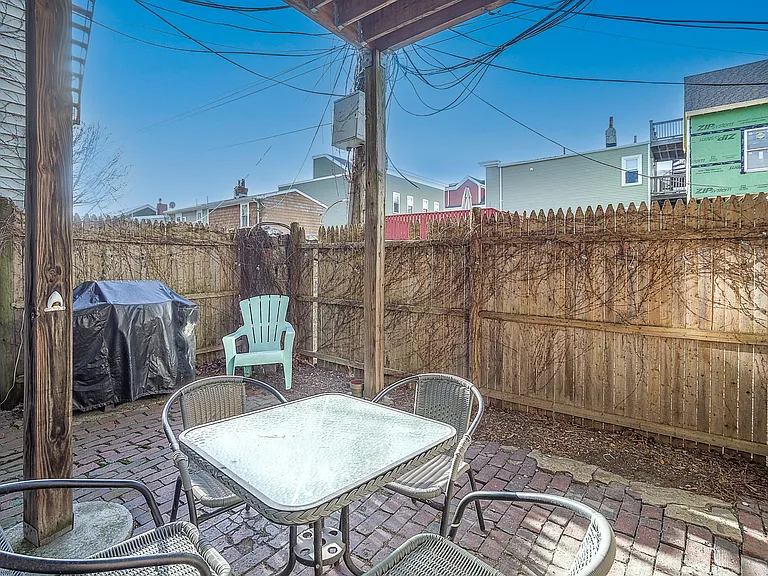 290 E St — Photo 16