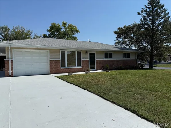 332 Joseph Dr, Fairview Heights, IL 62208
