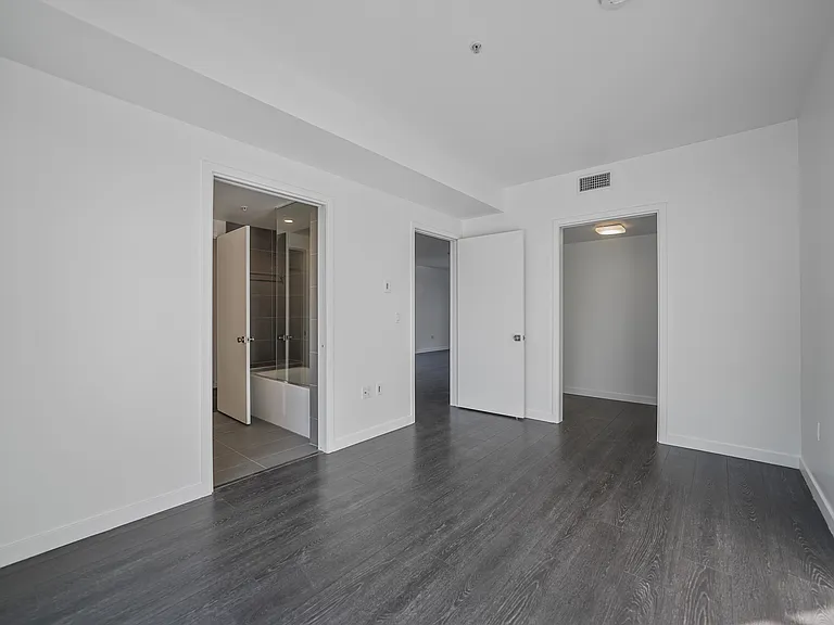 5800 Harold Way — Photo 17