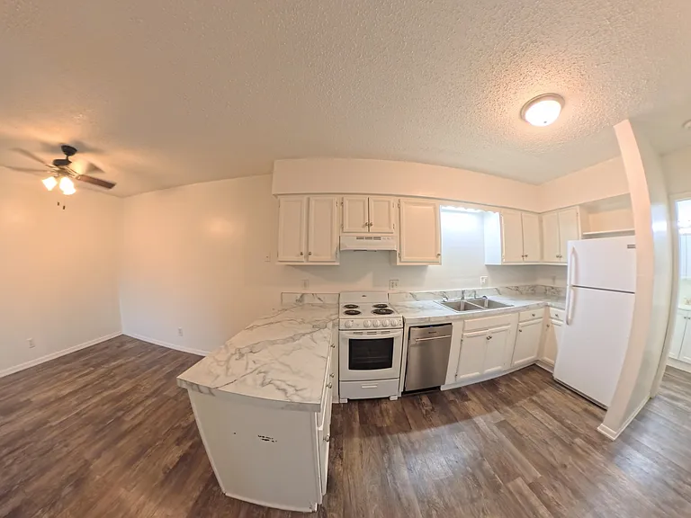 214 NW Chapel Dr #1 — Photo 6