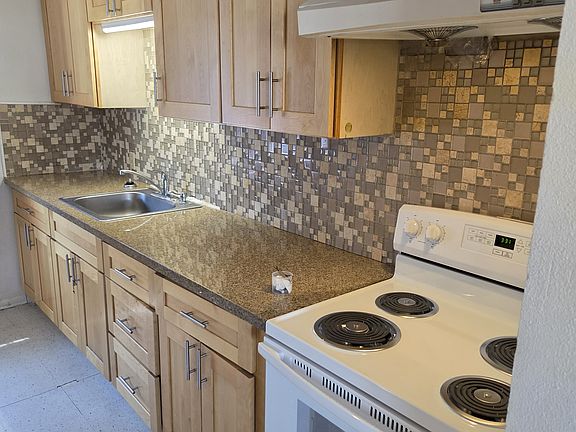 4th image of 4615 S Henderson St #Na