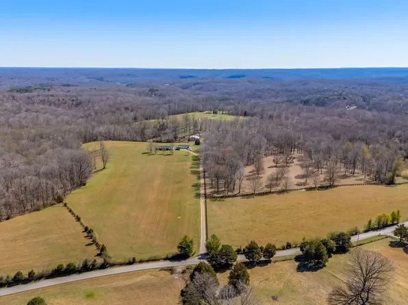 801 Collier Bend Rd, Charlotte, TN 37036