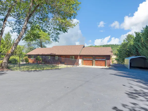 410 Lancelot Ln, Merlin, OR 97532