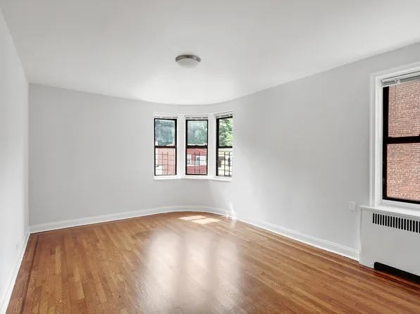 2175 Cedar Avenue image 5 of 12