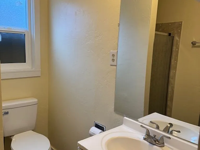 518 Alberts St — Photo 13
