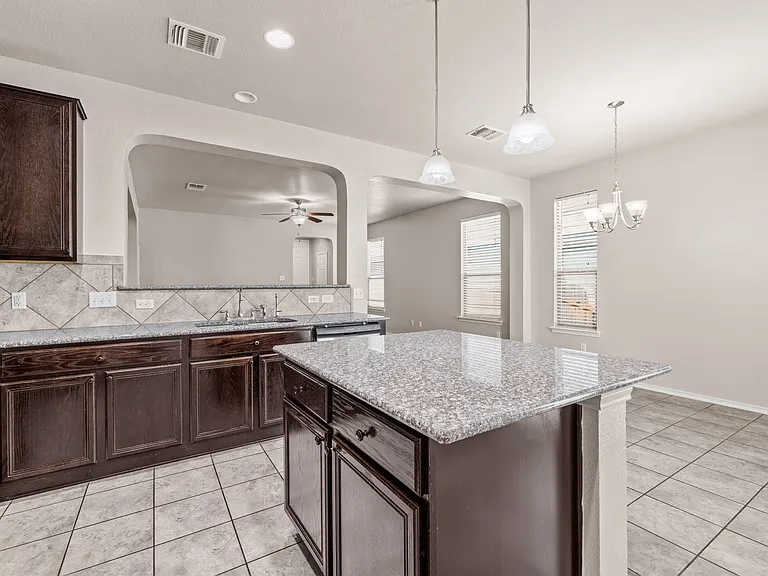 1214 Lonesome Oak Dr — Photo 11