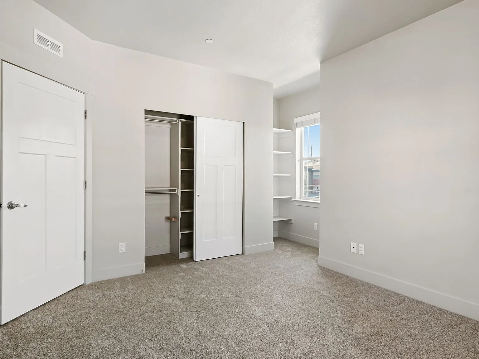 3 bed, 1158 sqft, $1,925 — Photo 4