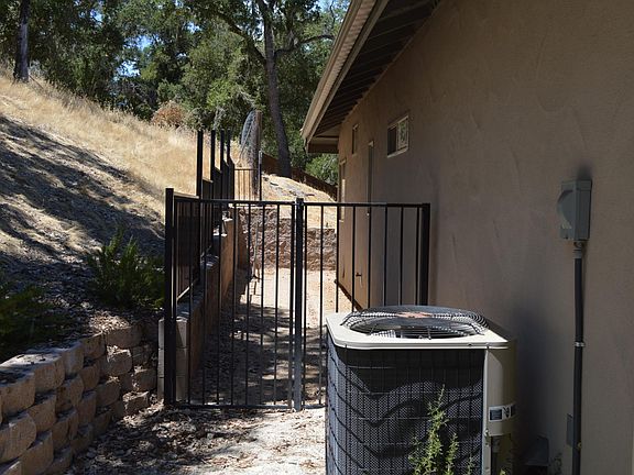 Gate on the side of the house leading to the backyard