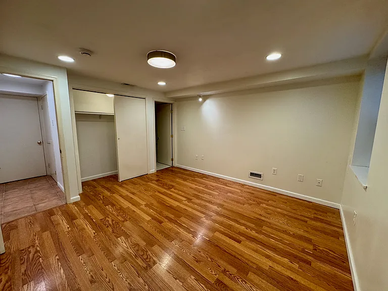 318 Bainbridge St #B — Photo 12
