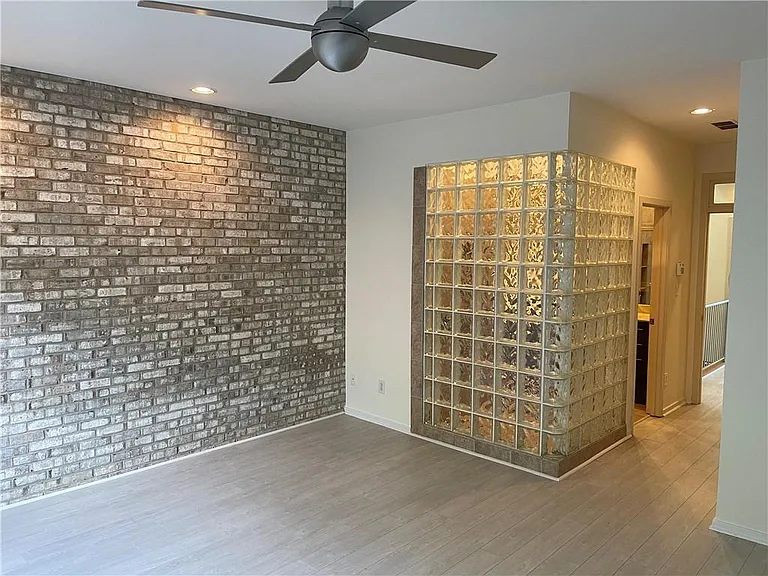 1325 Peachtree Vw NE — Photo 11