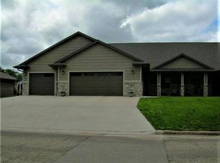 823 E Maple Dr, Hartley, IA 51346